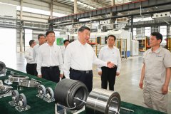 “把汗青视角、计谋思维都落实到具体步